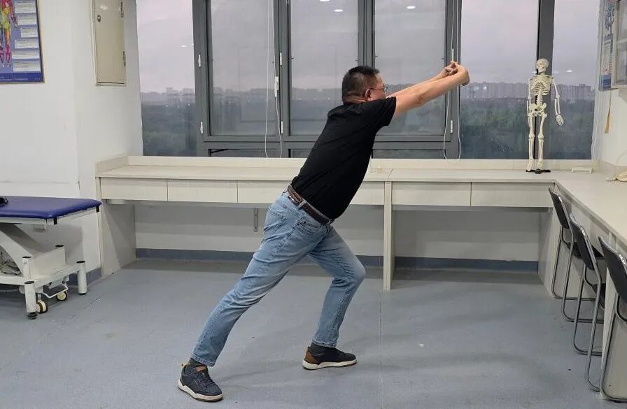 一个被忽视的养生动作！60岁中医自创"伸懒腰"气血操，打通全身气血